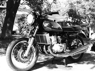 Suzuki GT750B front oblique